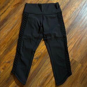 Lululemon Sunshine Saturation Black Ruffled Cropped Leggings Size 8